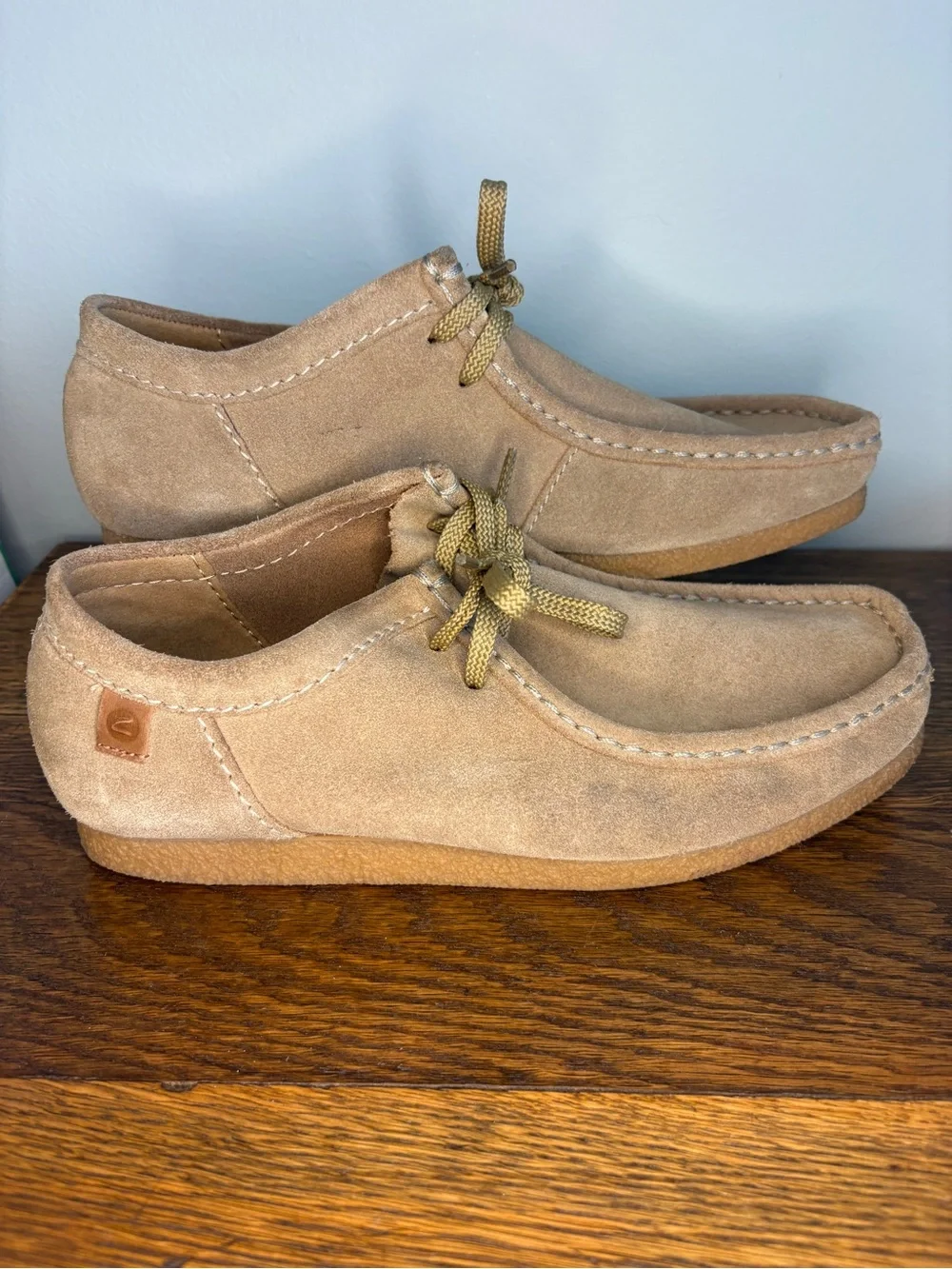 Clarks Men’s Wallabies Suede shoes in Beige-Tan